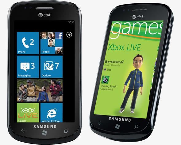 Windows Phone 7, menu principal (à gauche), Xbox Live (à droite)